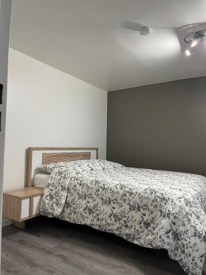 Superbe Appartement Au Bord Du Canal De St Quentin Сен-Кантен Екстериор снимка