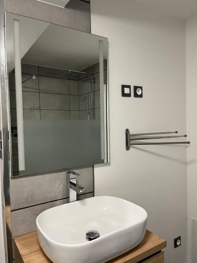 Superbe Appartement Au Bord Du Canal De St Quentin Сен-Кантен Екстериор снимка
